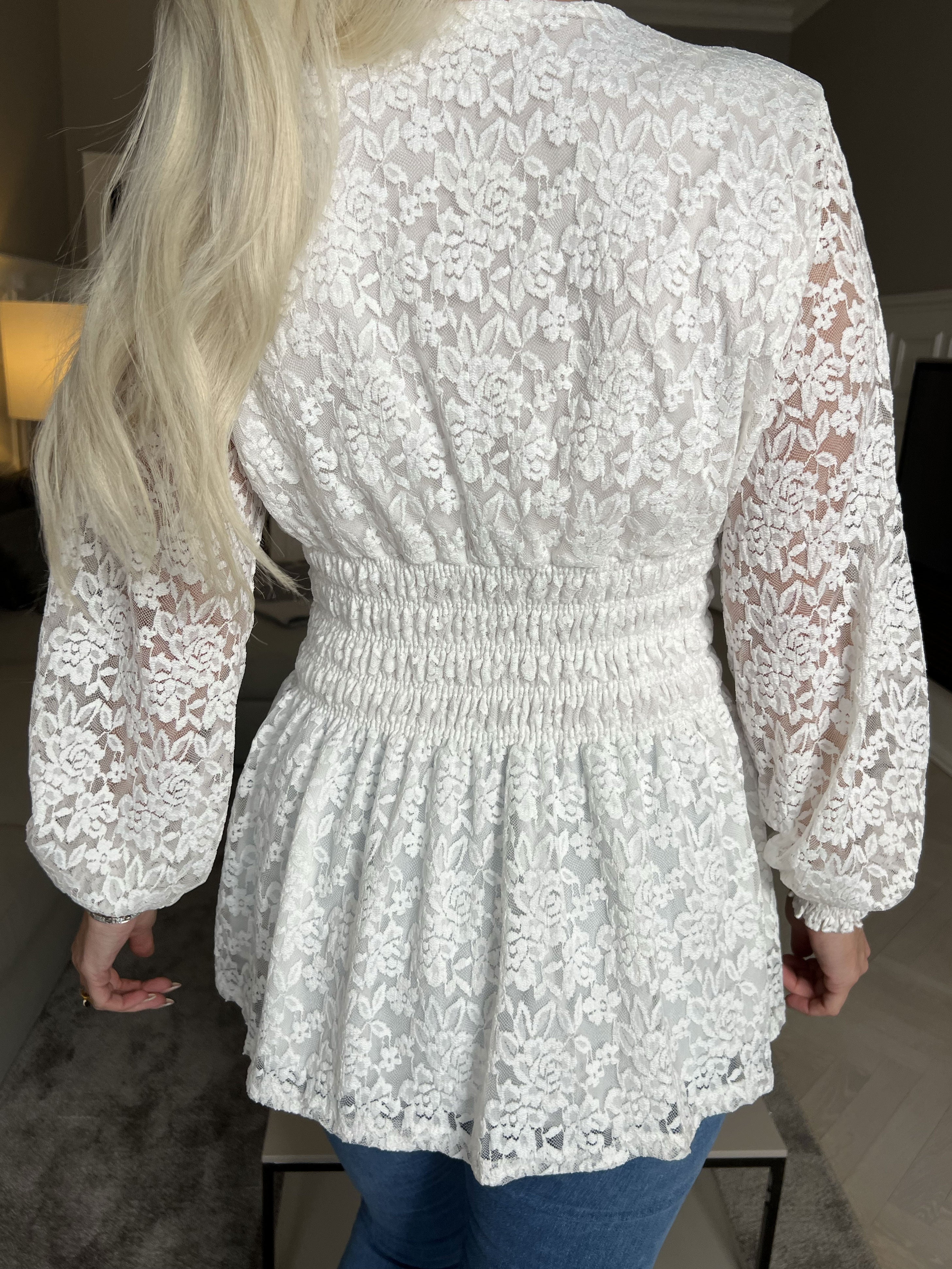 Pams Lace Shirt L/S - Elastisk blonde bluse med lange ærmer